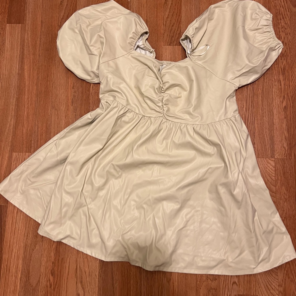 Arula cream leather dress 🍦🤍!!